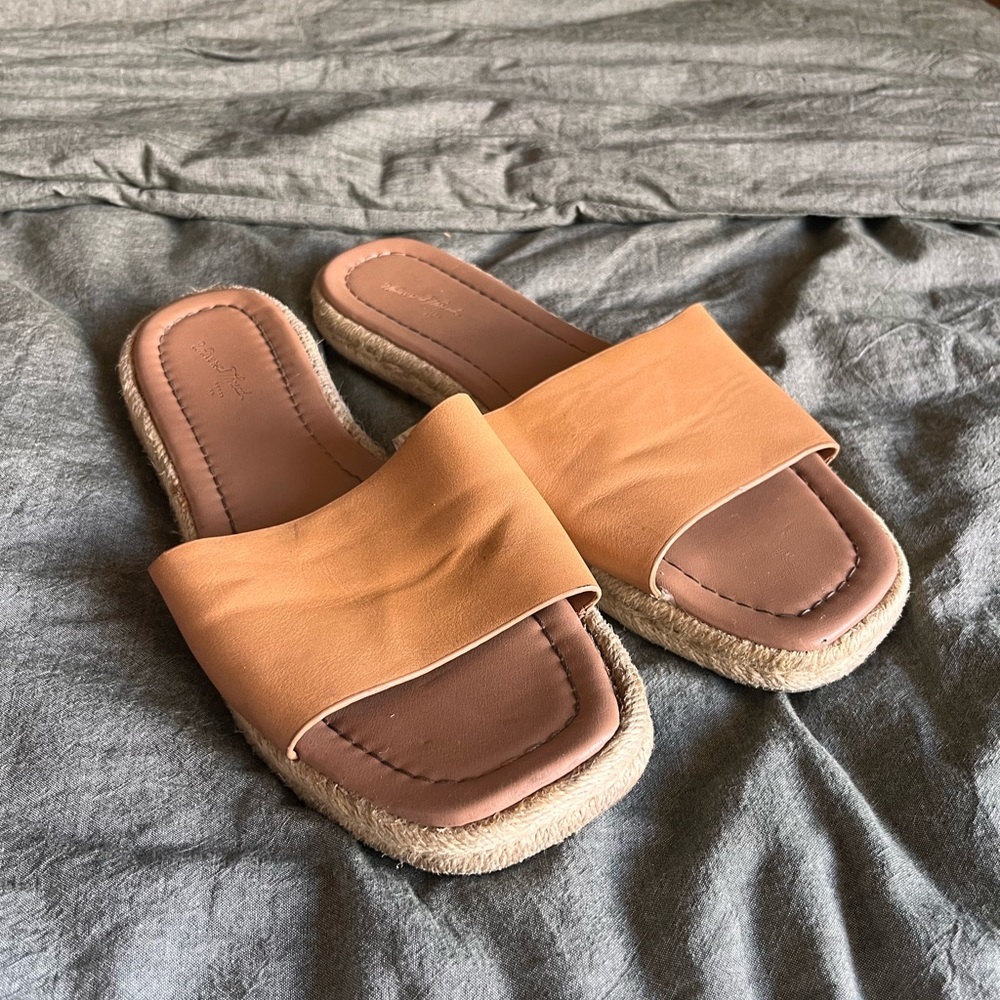 Universal Thread Womens Brown Leather Slide Sandals